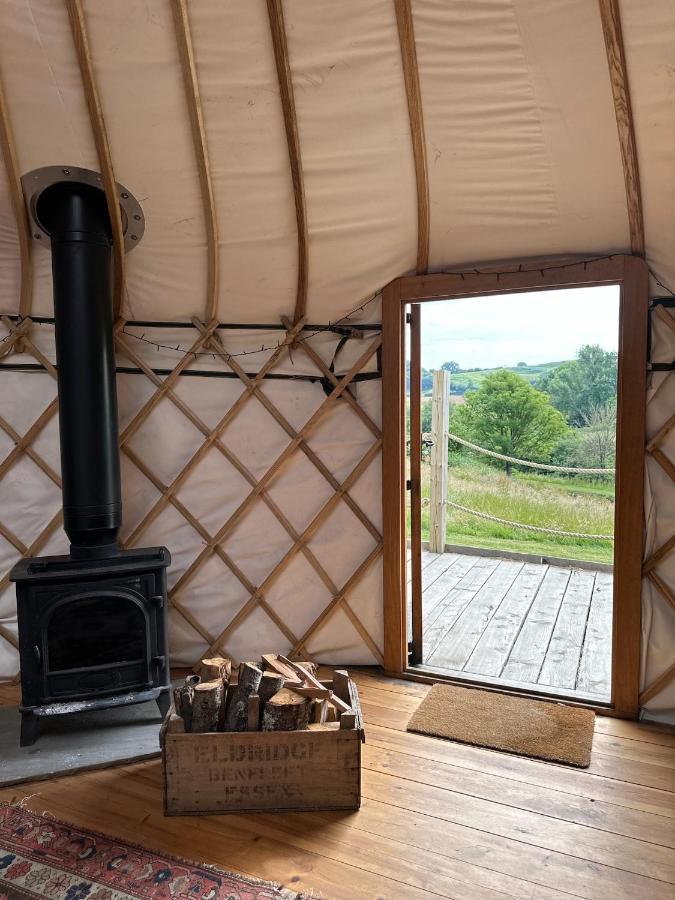 Hotel Bracken Yurt At Walnut Farm Glamping Netherbury Esterno foto